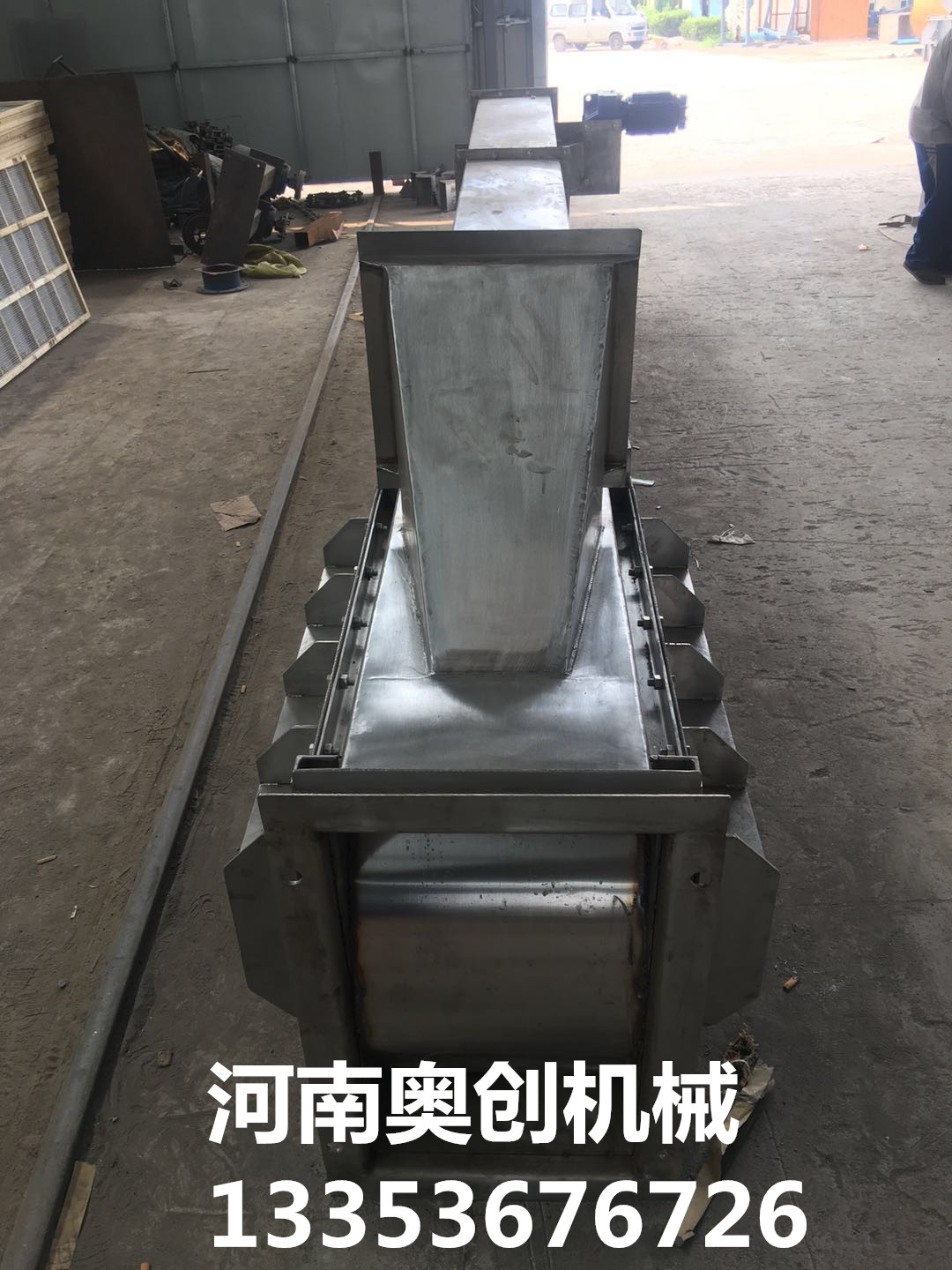 不鏽鋼板鏈（liàn）鬥式提升機展示