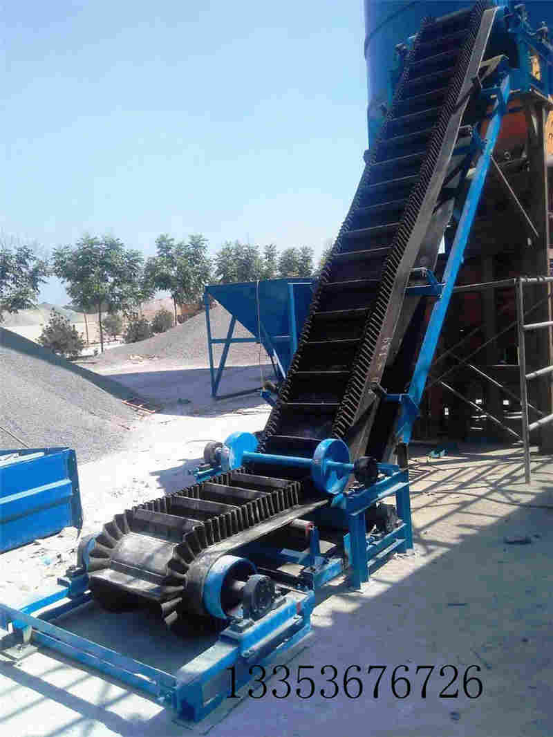 大傾角皮帶（dài）輸送（sòng）機2